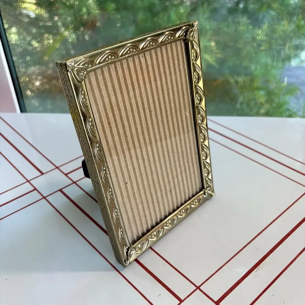 Vintage Gold Tone 5x7 Picture Frame Ornate Floral Tabletop Photo Frame.